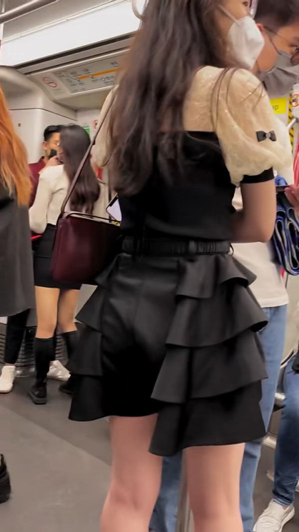 內地客拍片讚香港地鐵美女如雲 網民熱議：你運氣真好/不要偷拍 