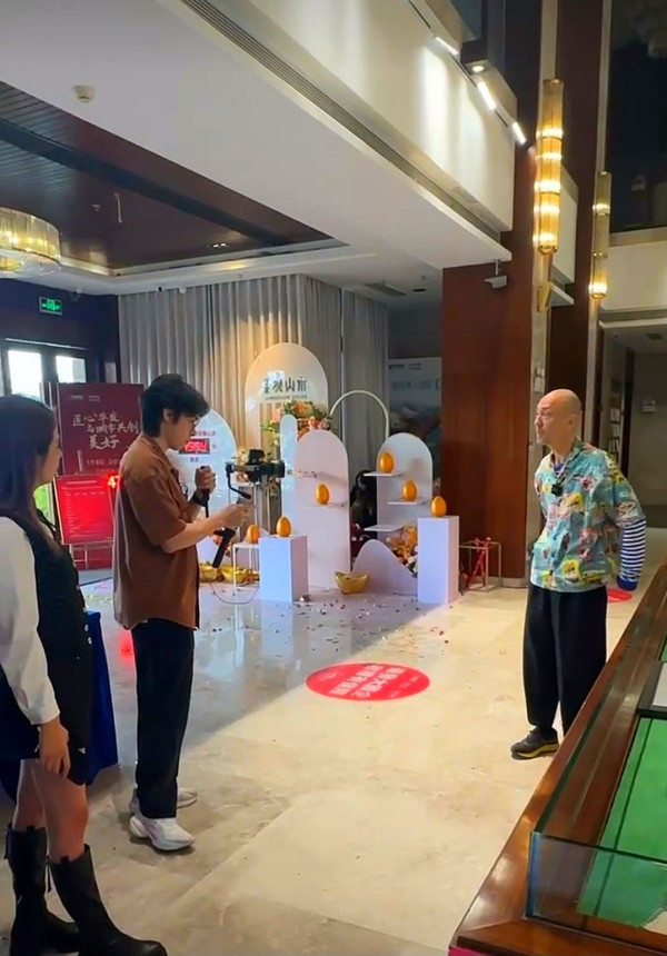 無綫綠葉邵卓堯長居內地農村 貼地燒柴煮雞 遇第二春獲祝福 