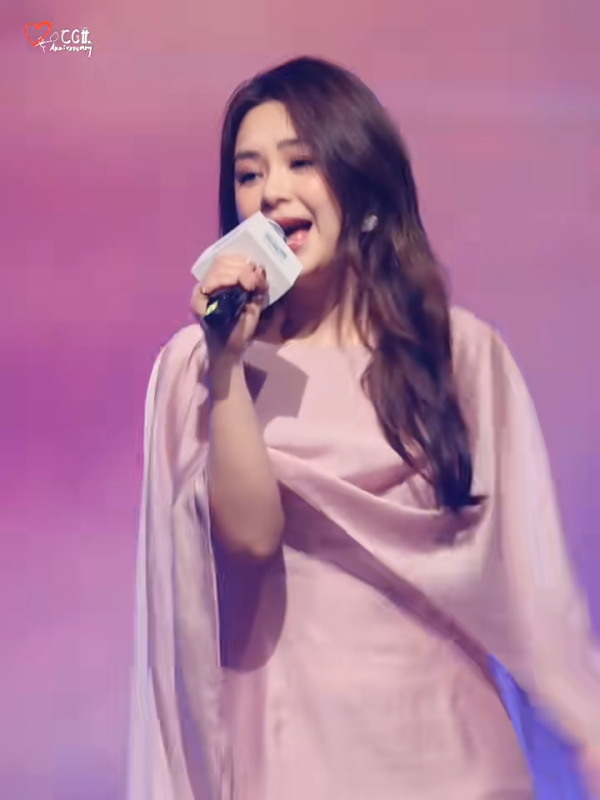 鍾欣潼身形時肥時瘦最新生圖曝光!網民激讚「終於著啱衫」!