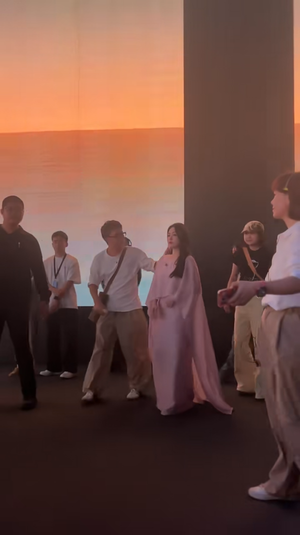 鍾欣潼身形時肥時瘦最新生圖曝光!網民激讚「終於著啱衫」!