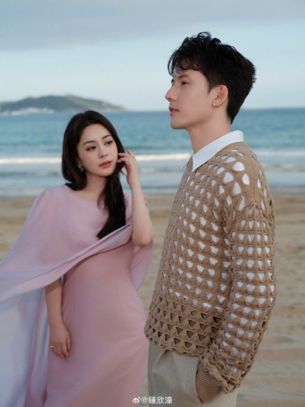 鍾欣潼身形時肥時瘦最新生圖曝光!網民激讚「終於著啱衫」!