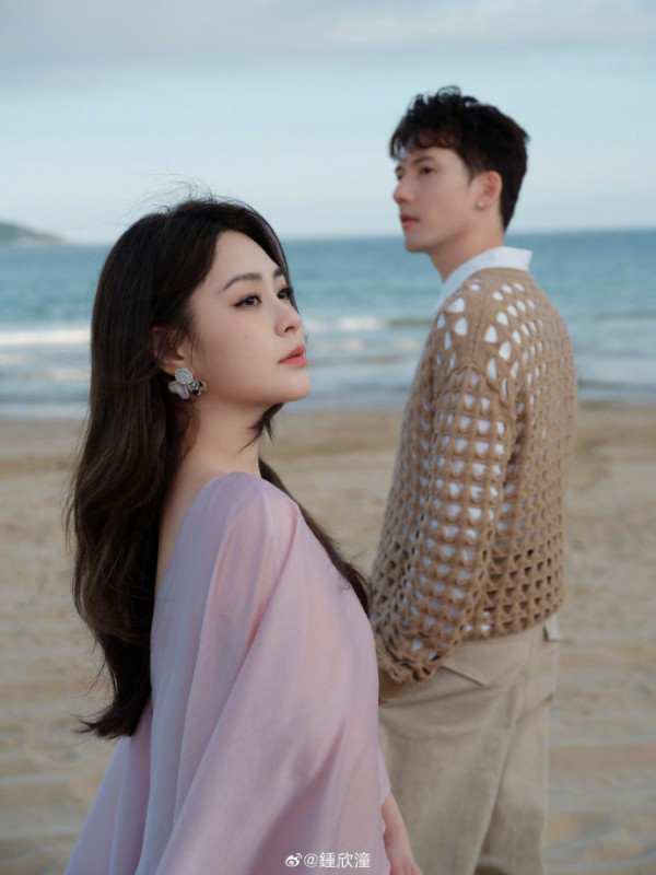 鍾欣潼身形時肥時瘦最新生圖曝光!網民激讚「終於著啱衫」!