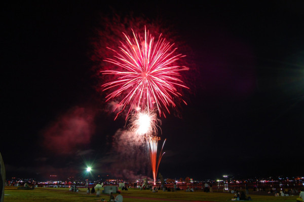 諏訪湖祭湖上花火大會(圖片來源:Facebook@諏訪湖の花火) 諏訪湖祭湖上花火大會(圖片來源:Facebook@諏訪湖の花火)