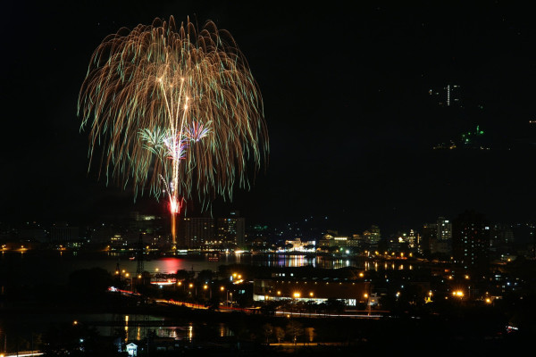 諏訪湖祭湖上花火大會(圖片來源:Facebook@諏訪湖の花火) 諏訪湖祭湖上花火大會(圖片來源:Facebook@諏訪湖の花火)