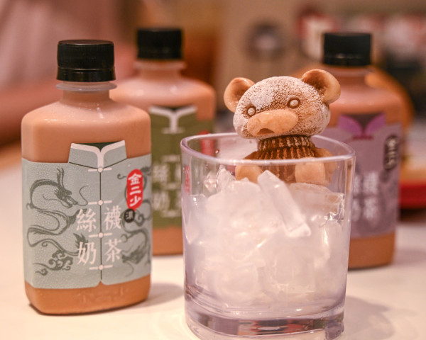 尖沙咀冰室爆漿開心果西多士 同場加映阿華田開心果/開心果紅豆冰