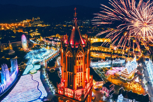 九州豪斯登堡煙火(圖片來源:Facebook@ハウステンボス / HUIS TEN BOSCH) 九州豪斯登堡煙火(圖片來源:Facebook@ハウステンボス / HUIS TEN BOSCH)