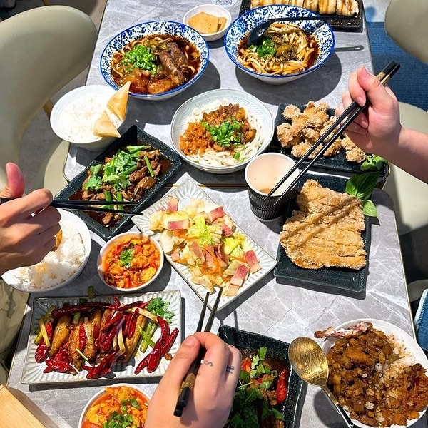 米芝蓮必比登推介2025香港完整名單！9間新上榜餐廳推介附食評 泰排檔/香蕉仔/暖心芝作/阿鴻小吃/Juno