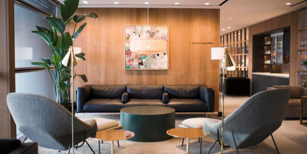 女子大鬧國泰貴賓室 想做1事被拒發爛渣 網民斥教壞細路 