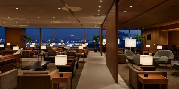 女子大鬧國泰貴賓室 想做1事被拒發爛渣 網民斥教壞細路 