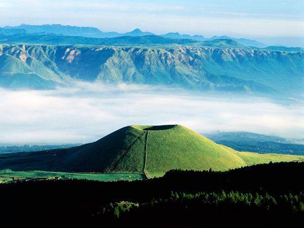 熊本年度必看燒荒儀式 將阿蘇米塚山變成心太軟