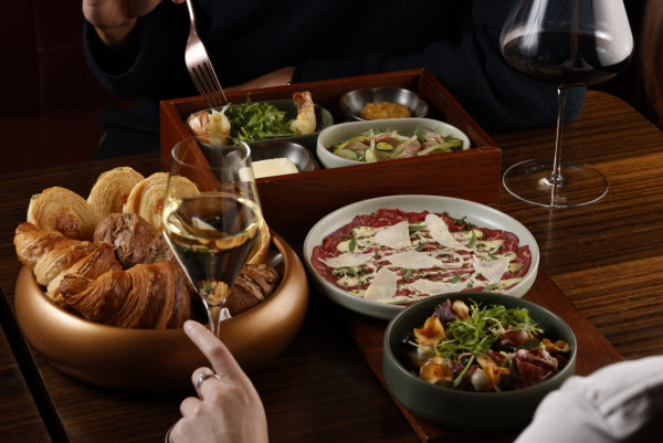 中環SOMM 抹茶Tiramisu大碗裝新登場 五星級酒店出品！全新無限暢飲Brunch必試牛柳鴨肝皇冠派