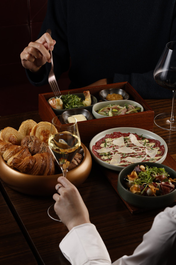 中環SOMM 抹茶Tiramisu大碗裝新登場 五星級酒店出品！全新無限暢飲Brunch必試牛柳鴨肝皇冠派