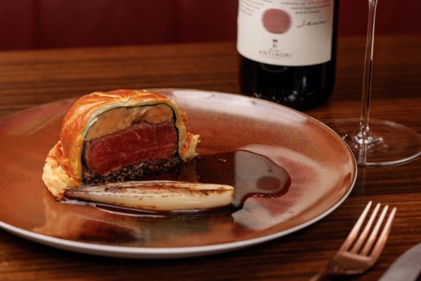 中環SOMM 抹茶Tiramisu大碗裝新登場 五星級酒店出品！全新無限暢飲Brunch必試牛柳鴨肝皇冠派