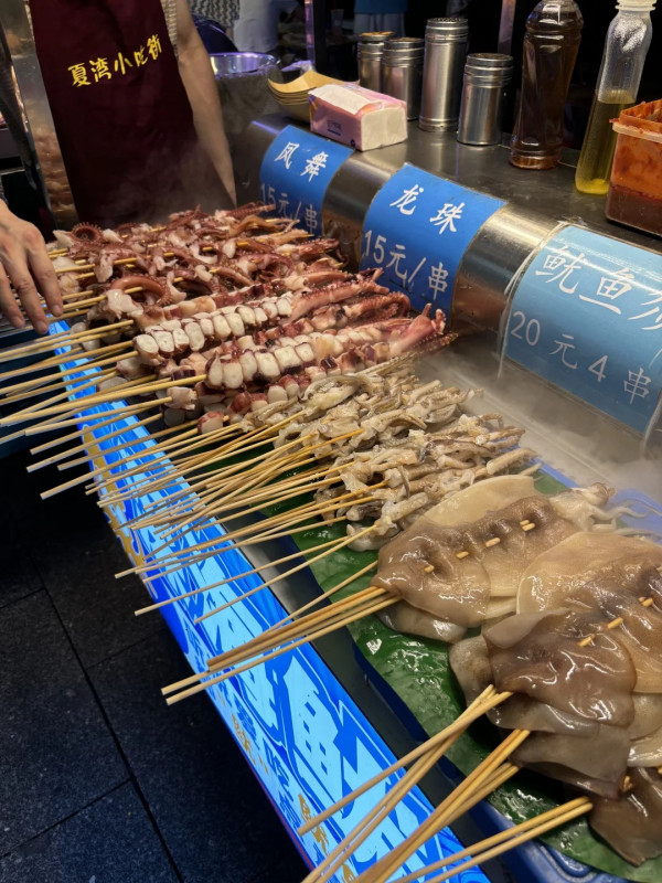 夏灣夜市（圖片來源：小紅書@芒芒的旅行筆記）