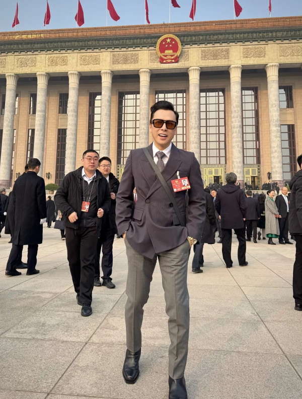 全國政協委員點名叫TVB記者減肥 「像你這樣大的肚子是主要目標！」 