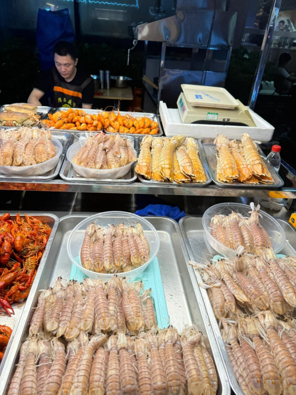 摩爾夜市海鮮（圖片來源：小紅書@阿妞呀）
