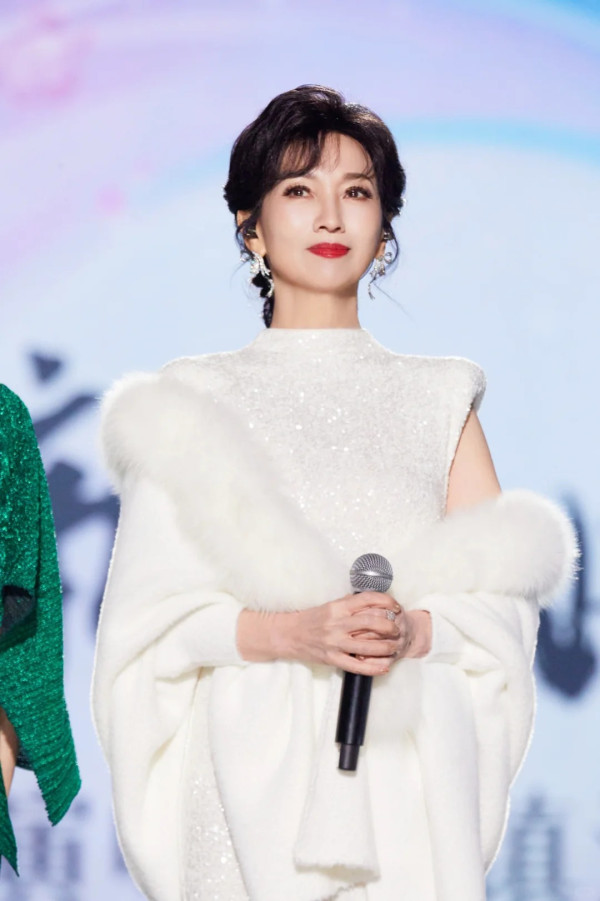 網民機場偶遇TVB最美凍齡花旦! 1理由竟行禮遇通道!生圖狀態惹熱議