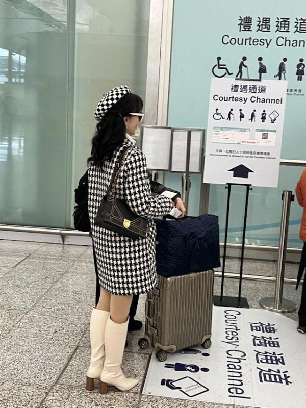 網民機場偶遇TVB最美凍齡花旦! 1理由竟行禮遇通道!生圖狀態惹熱議