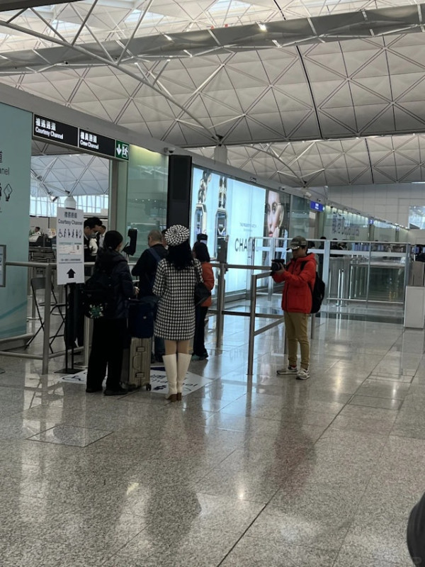 網民機場偶遇TVB最美凍齡花旦! 1理由竟行禮遇通道!生圖狀態惹熱議