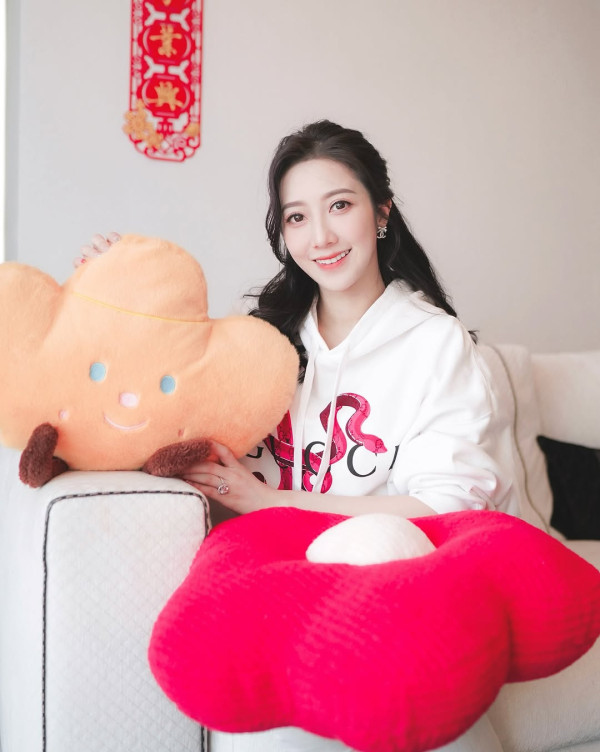 婚後狂晒名牌（圖片來源：IG@reginahyt）