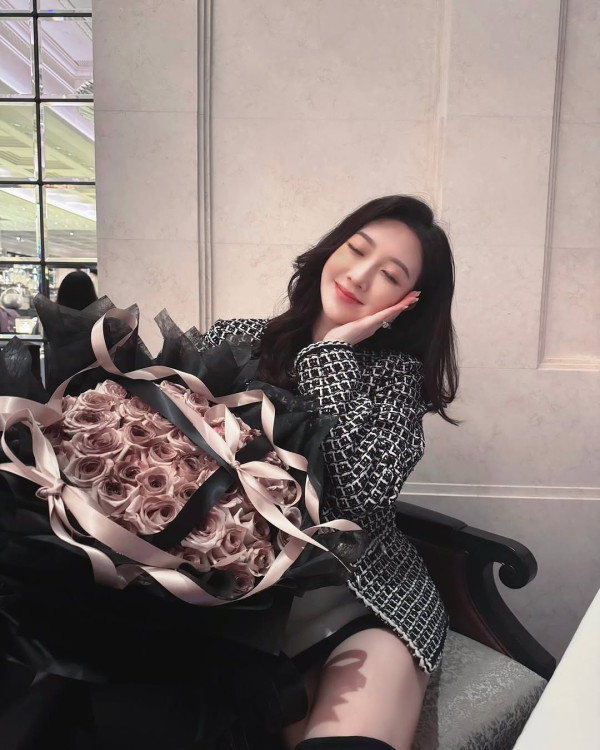 婚後狂晒名牌（圖片來源：IG@reginahyt）