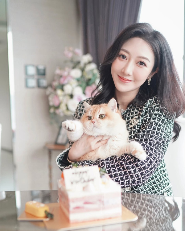 婚後狂晒名牌（圖片來源：IG@reginahyt）