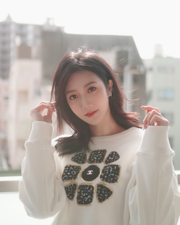 婚後狂晒名牌（圖片來源：IG@reginahyt）