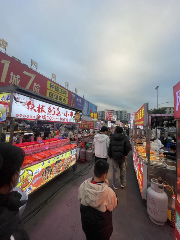 唐人街夜市（圖片來源：小紅書@kun寶）