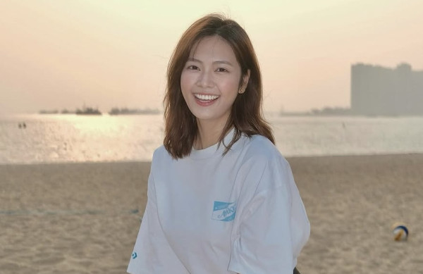 25歲TVB保守小花罕有高炒騷W型事業線 一改乖女形象邪惡晒隱藏級好身材