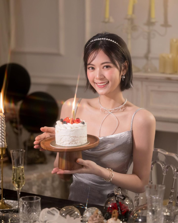 25歲TVB保守小花罕有高炒騷W型事業線 一改乖女形象邪惡晒隱藏級好身材