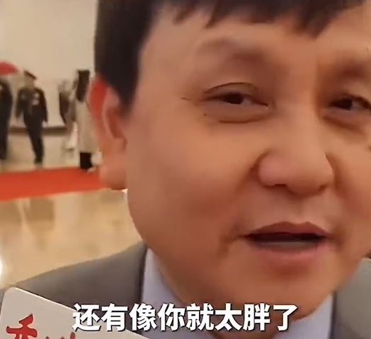 全國政協委員點名叫TVB記者減肥 「像你這樣大的肚子是主要目標！」 