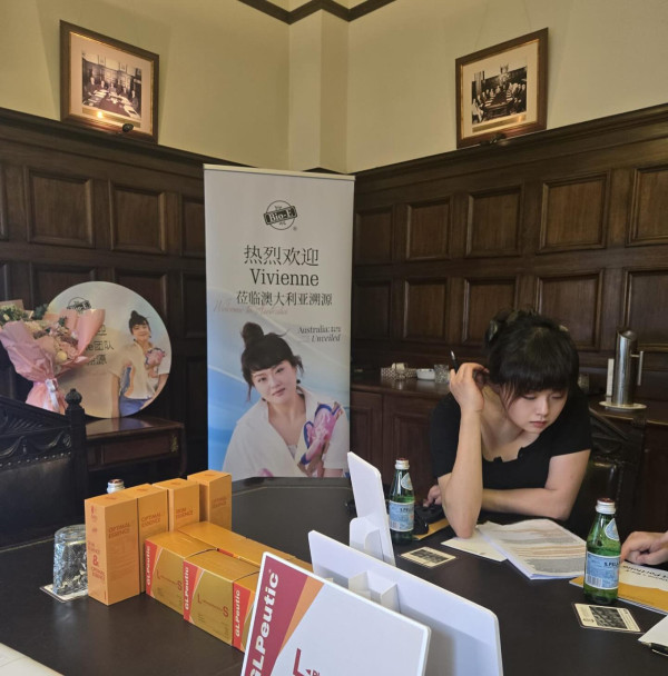 細細粒陳嘉佳悉尼旅行大露事業線！小背心自信晒激瘦身材！ 