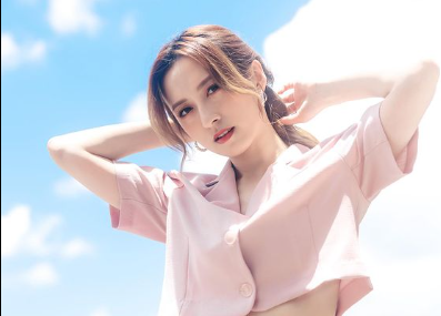 35歲龔嘉欣野生捕獲真實生圖流出 真人顏值竟惹網民罵戰：真的不算美