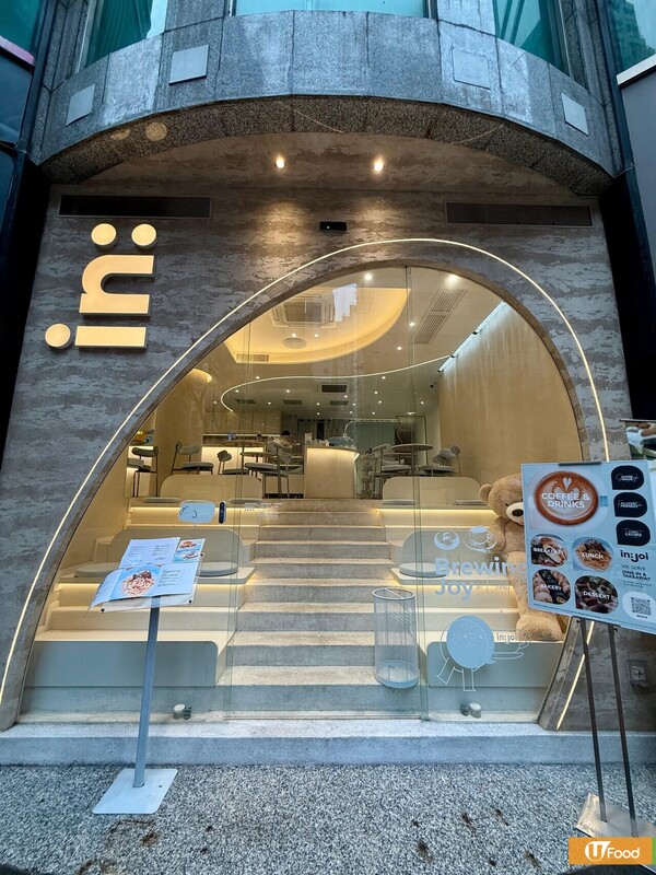 全日免收加一！灣仔清新打卡淺藍白咖啡店  鵝肝菠蘿包／奶茶焦糖燉蛋／明太子蟹肉意粉