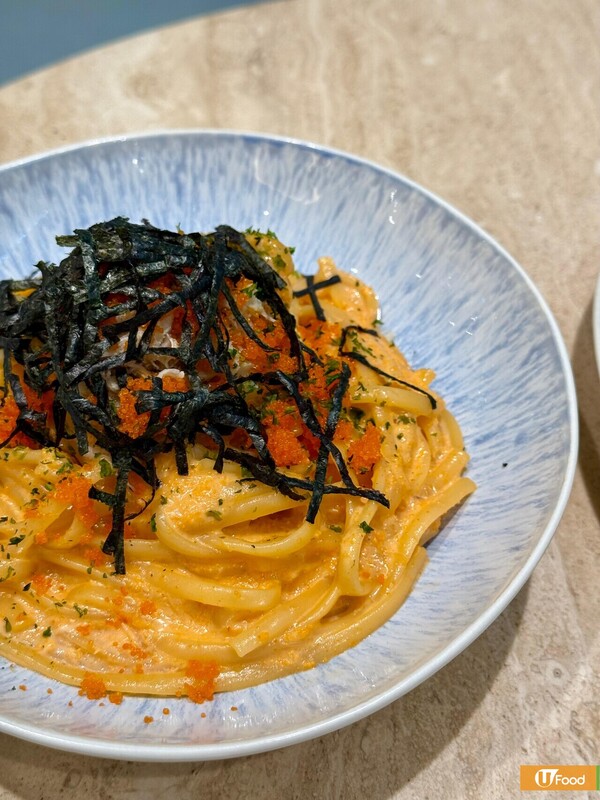 全日免收加一！灣仔清新打卡淺藍白咖啡店  鵝肝菠蘿包／奶茶焦糖燉蛋／明太子蟹肉意粉