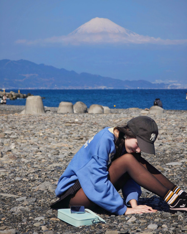 海兒富士山前打卡大曬黑絲誘惑 《中年好聲音3》評審背景超強勁 