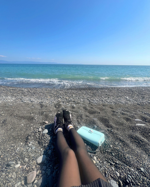 海兒富士山前打卡大曬黑絲誘惑 《中年好聲音3》評審背景超強勁 