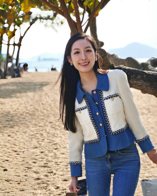 海兒富士山前打卡大曬黑絲誘惑 《中年好聲音3》評審背景超強勁 