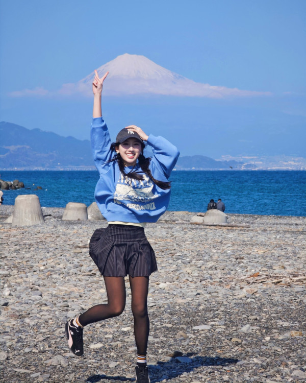 海兒富士山前打卡大曬黑絲誘惑 《中年好聲音3》評審背景超強勁 