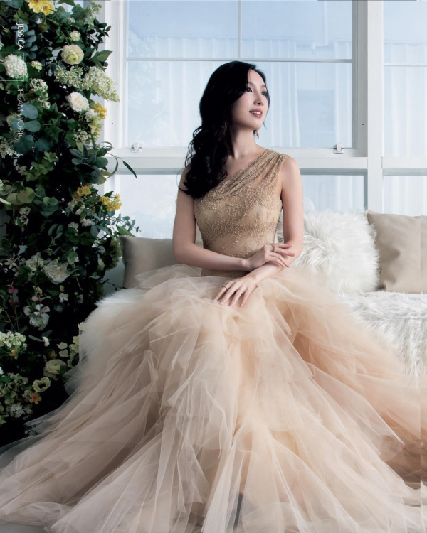 海兒富士山前打卡大曬黑絲誘惑 《中年好聲音3》評審背景超強勁 