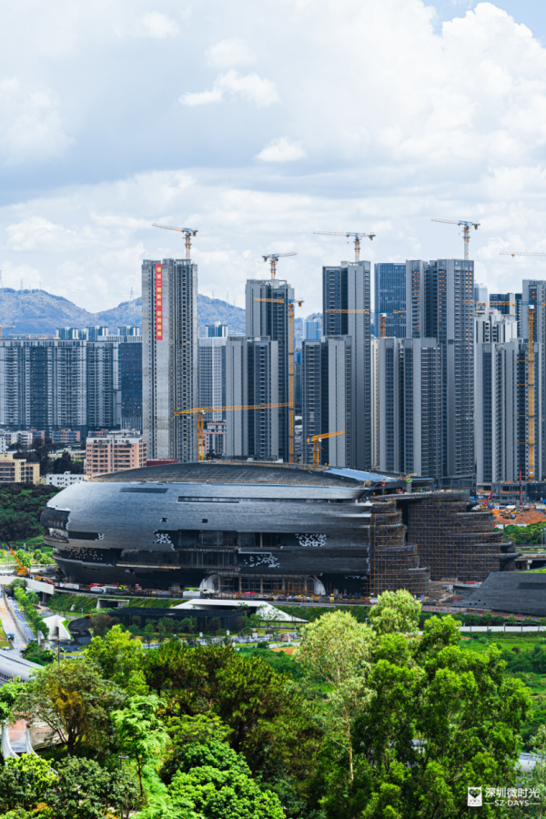 深圳最大城市公園！光明新地標 巨無霸飛碟 絕美天空之鏡 360°觀景台飽覽城市風光 