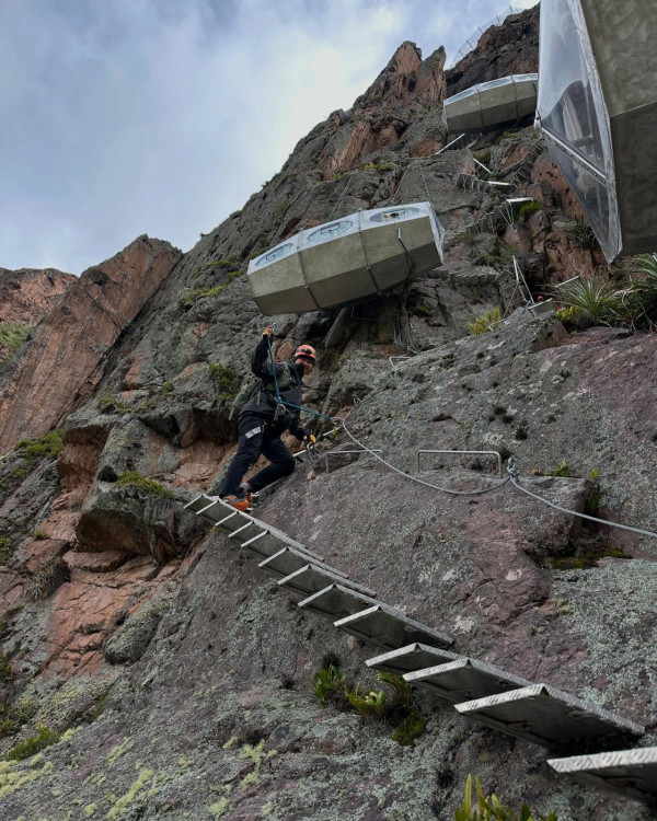 梁芷珮秘魯懸崖酒店浸浴成就解鎖 400米高酒店盡覽美景 想入住要有呢種技能？ 