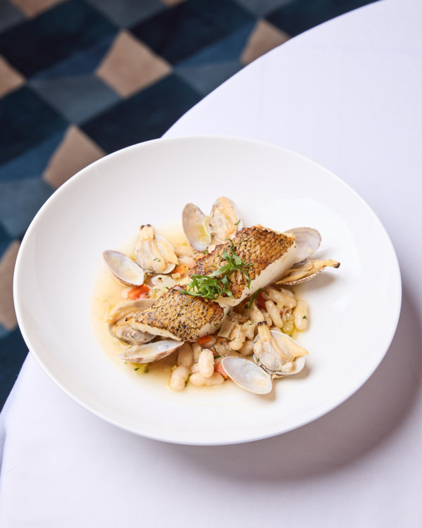 慶祝生日餐廳推介2025｜灣仔打卡華麗西餐廳Landau's 彩繪玻璃畫天花盡顯氣派！歎新派歐陸菜／開心果焦糖燉蛋