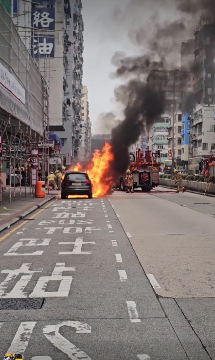 深水埗私家車起火爆炸 現場火勢相當猛烈 冒出大量濃煙