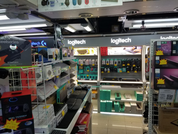 旺角30年電腦店結業 成本價開倉清貨 電腦配件/充電器/保護貼大平賣