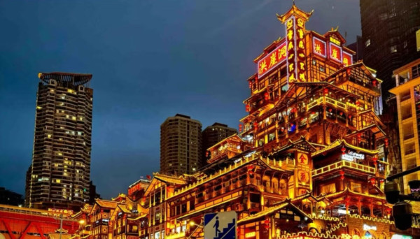 重慶旅遊10大必去特色景點 洪崖洞夜景、 世界文化遺產大足石刻、李子壩輕軌 