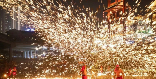 重慶旅遊10大必去特色景點 洪崖洞夜景、 世界文化遺產大足石刻、李子壩輕軌 