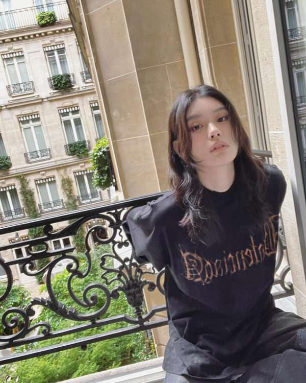 52歲不老香港女神被空姐求合照 毫無歲月痕跡 大讚1舉動超親民 