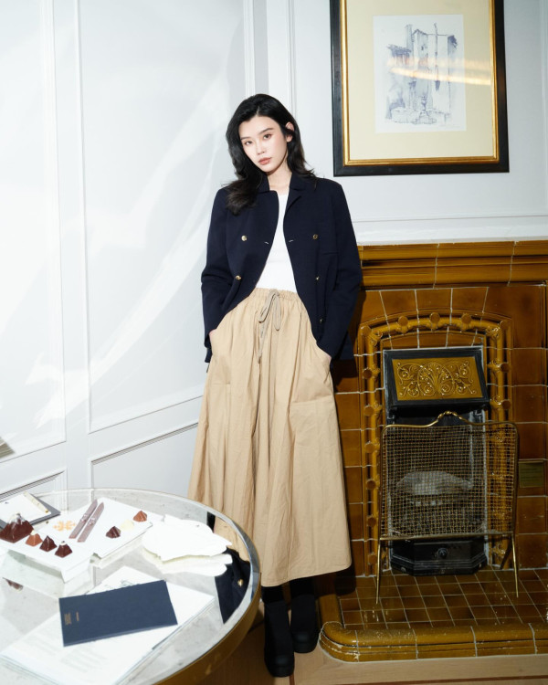 52歲不老香港女神被空姐求合照 毫無歲月痕跡 大讚1舉動超親民 