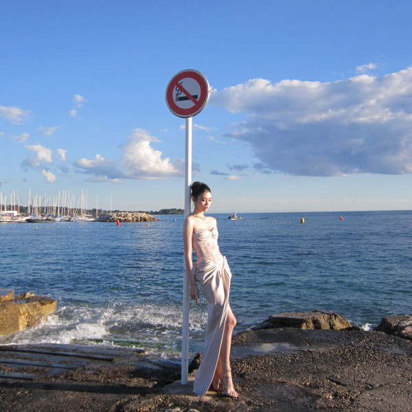 52歲不老香港女神被空姐求合照 毫無歲月痕跡 大讚1舉動超親民 